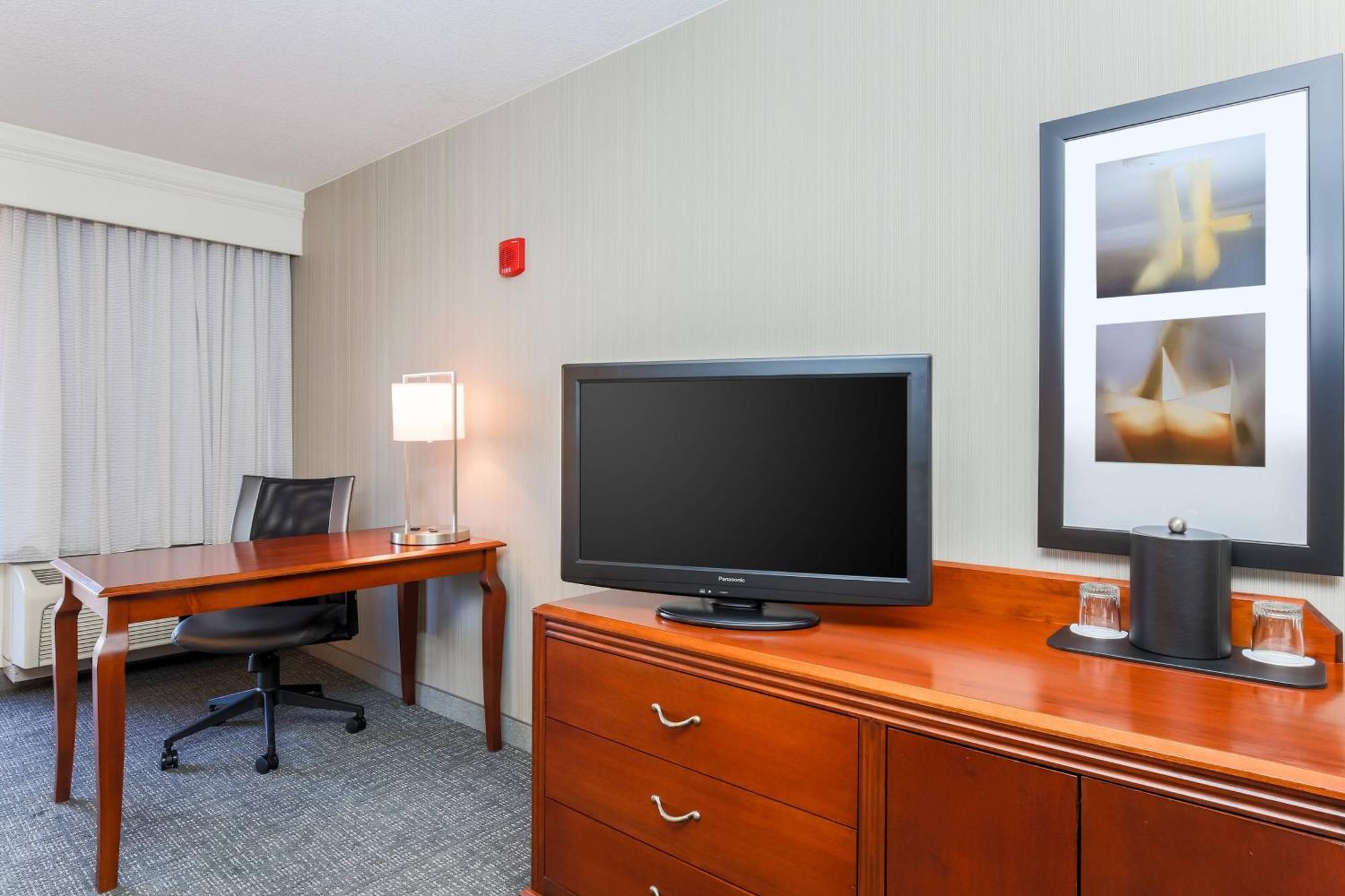 Courtyard By Marriott Roseville Galleria Mall/Creekside Ridge Drive Exteriör bild
