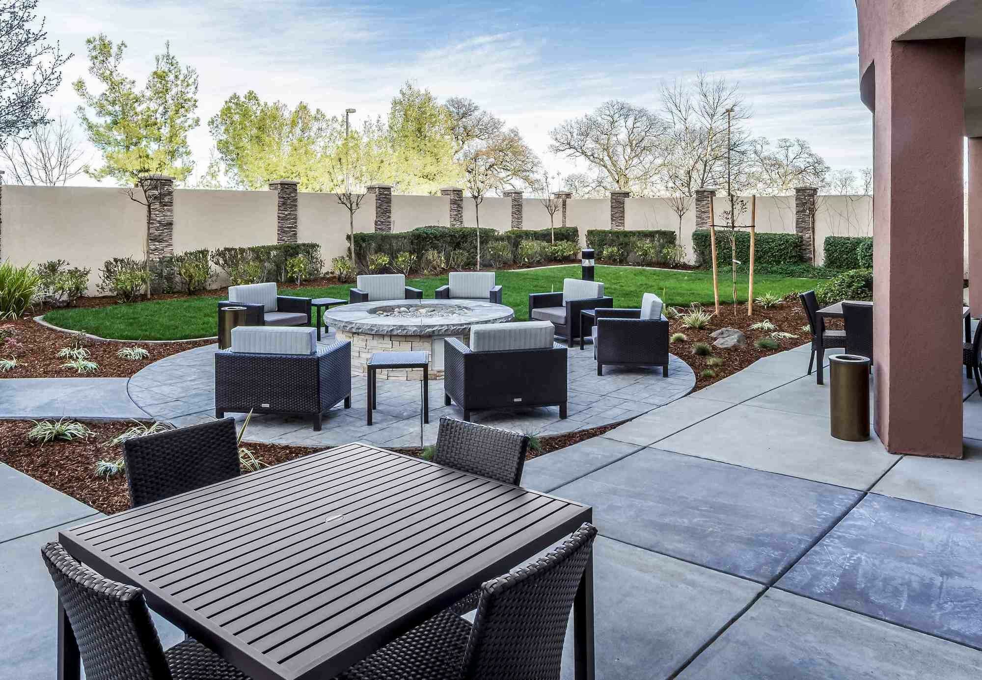 Courtyard By Marriott Roseville Galleria Mall/Creekside Ridge Drive Exteriör bild